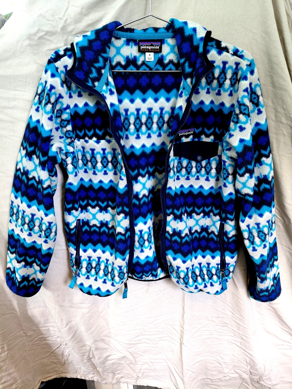 Patagonia ~ M Blue And White Patterned Fleece Jacket